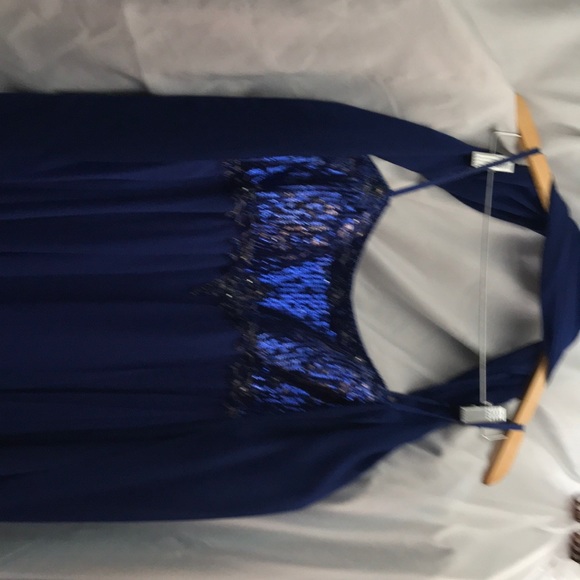 Dress - Picture 3 of 4